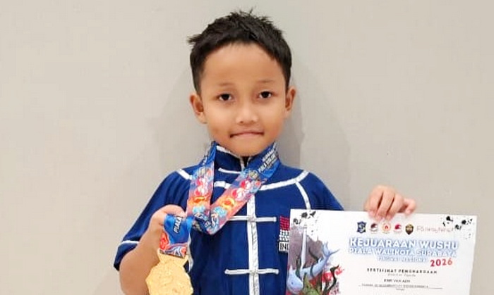Emr Van Adb berhasil merebut medali emas dan perak dalam kejuaraan Wushu Piala Walikota Surabaya. (ist)