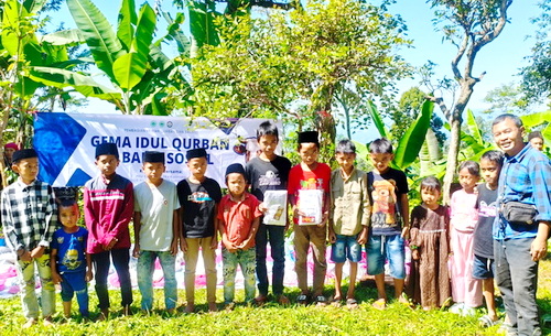 Anak-anak penerima manfaat dalam program desa binaan. (ist)