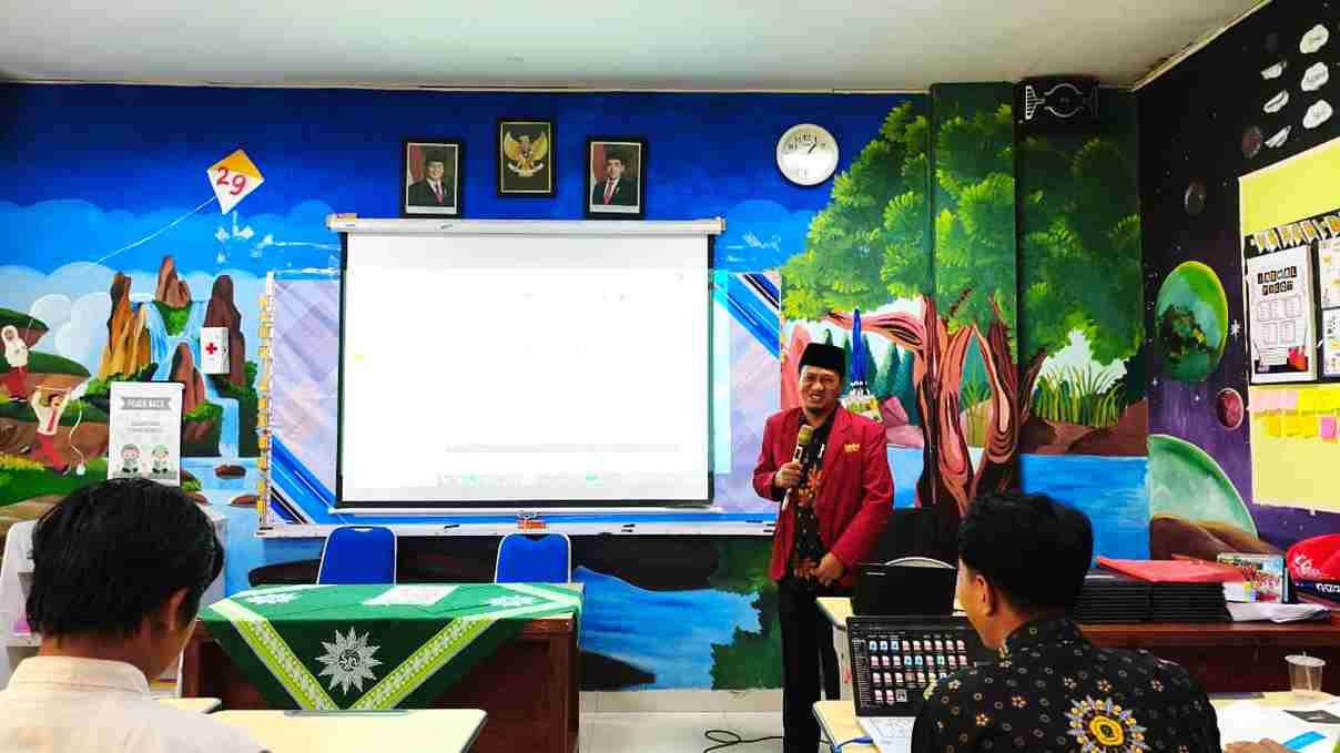 Perkuat AIK Guru, Mahasiswa Program Doktor UMM Gelar Pengabdian di SD Muhammadiyah 29 Surabaya