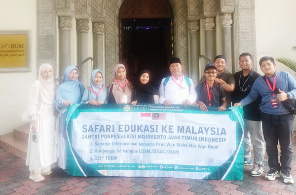 Amanda Renjana Shifa (tengah kerudung hitam) saat mengikuti Safari Edukasi ke Malaysia. (ist)