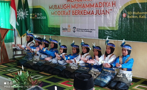 Penampilan tari Saman Siswa SD Muhammadiyah 1 Paiton. (nun)