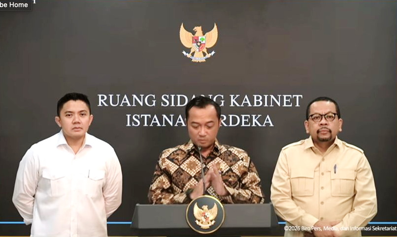 Menteri Sekretaris Negara, Prasetyo Hadi, saat mengumumkan pencopotan petinggi BGN. (st)