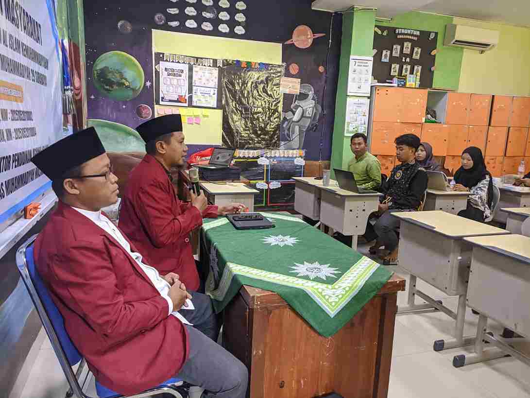 Perkuat AIK Guru, Mahasiswa Program Doktor UMM Gelar Pengabdian di SD Muhammadiyah 29 Surabaya