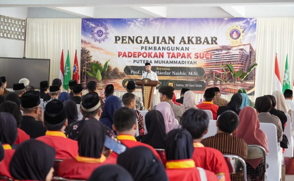 Ketua Umum PP Muhammadiyah saat memberikan motivasi pada tapak suci. (ist)