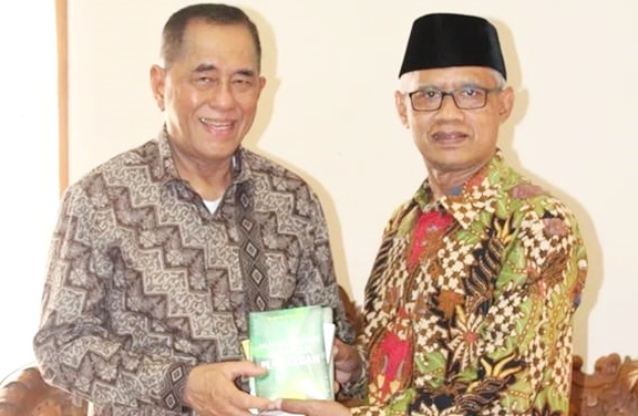 Kenangan saat Ryamizard Ryacudu menemui Haedar Nashir. (ist)