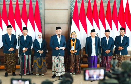 Menhaj Mochamad Irfan Yusuf bersama anggota Amirul Hajj 2026. (ist)