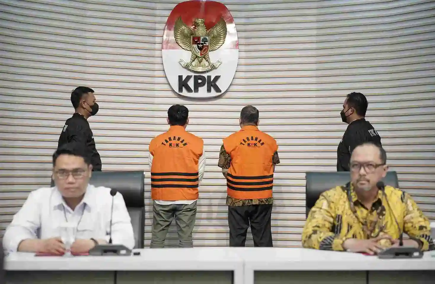 Ketika Amanah Runtuh, Negeri Pun Roboh