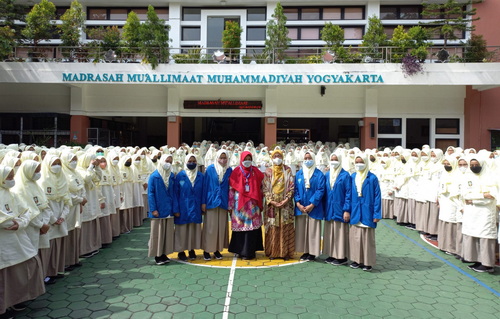 Ilustrasi: Madrasah Muallimat Muhammadiyah disiapkan menerapkan kurikulum berbasis cinta. (ist)