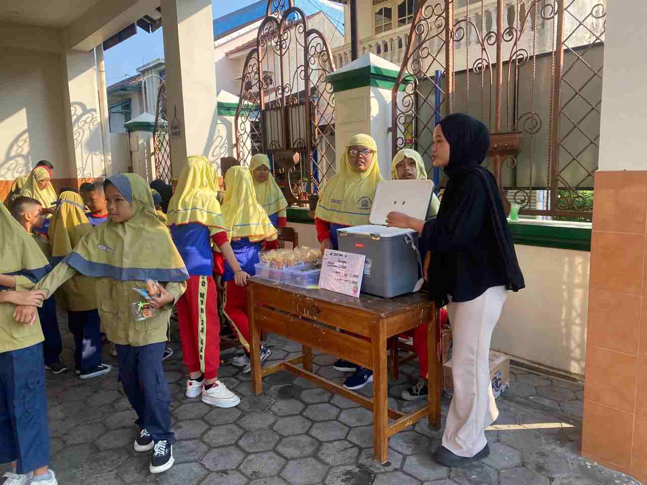 Market Day Meriahkan Jeda PSAT SD Muhammadiyah 24 Gajahan Surakarta