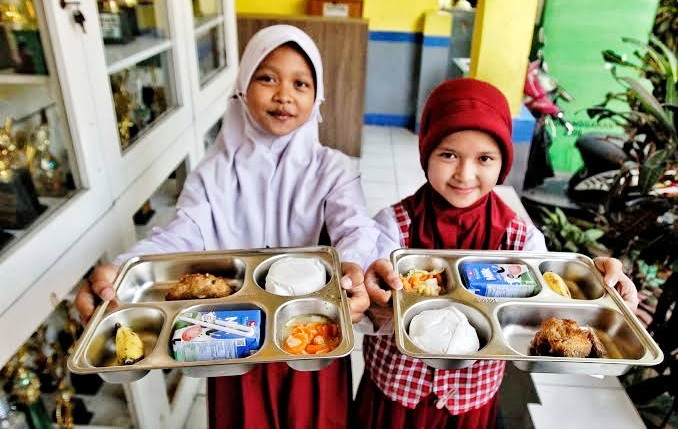 Para murid di salah satu sekolah dipastikan mendapatkan pelayanan makanan bergizi dari dapur Muhammadiyah. (ist)