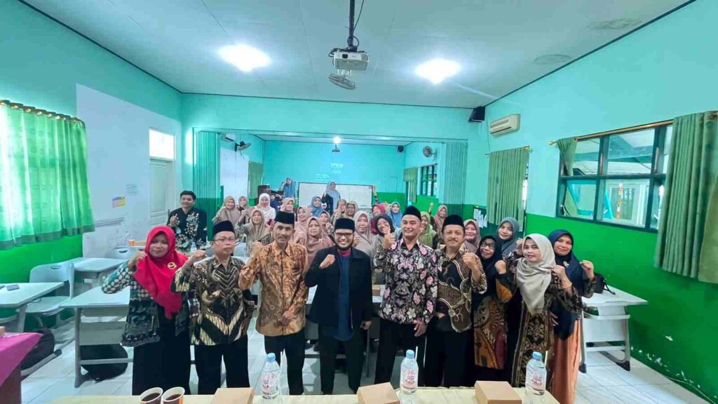 Guru MIN Kota Blitar Antusias Pelajari Bahasa Arab dan Kepenulisan dengan Metode Alam