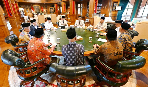 Presiden Prabowo saat menerima pimpinan DPR RI, Tim Pengawas Haji, serta jajaran Kementerian Haji (Kemenhaj) di Hambalang, Bogor, Jawa Barat. (ist)