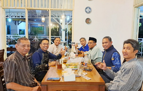 Rapat redaksi plus manajemen majelistabligh.id. (ist)