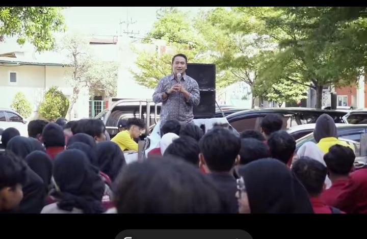 Rektor UMSURA Turun Gunung Dukung Aksi Mahasiswa, Serukan Demokrasi Tanpa Anarki