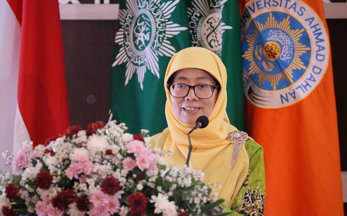 Ketua Umum Pimpinan Pusat (PP) 'Aisyiyah, Salmah Orbayinah. (ist)