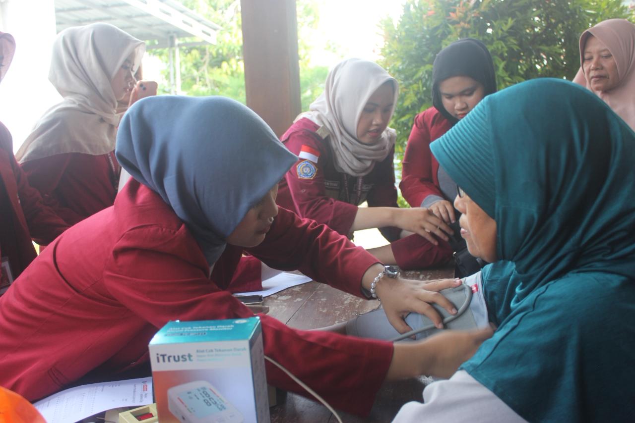 Kolaborasi Baksos IMM Ayurveda dan Pengmas FKG UMSURA Beri Manfaat Nyata bagi Warga Glagah
