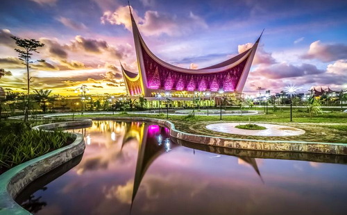 Masjid Raya Syekh Ahmad Khatib Al Minangkabawi, di Padang, Sumatra Barat, salah satu wisata halal unggulan Indonesia. (ist)