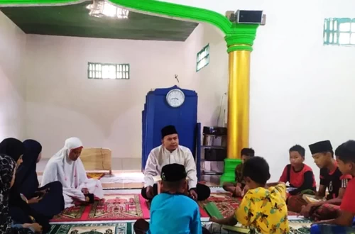 Salah satu dai sedang berdakwah di wilayah 3T. (ist)