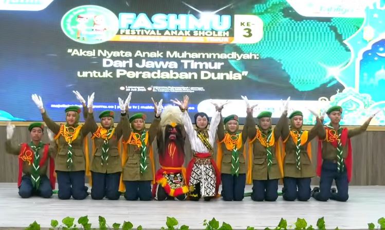 Penam;ilan tim seni dari PDM Ponorogo sangat memukai undangan.