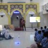 Fathan Faris Saputro Latih Murid SMP Muhammadiyah 1 Babat Menulis Artikel Opini
