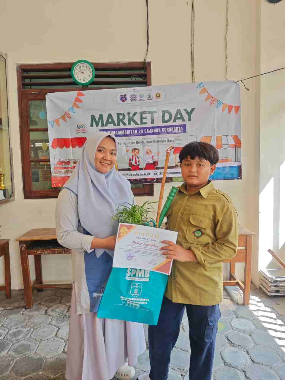 Jalan Sehat dan Market Day Warnai MPLS SD Muhammadiyah 24 Gajahan Surakarta