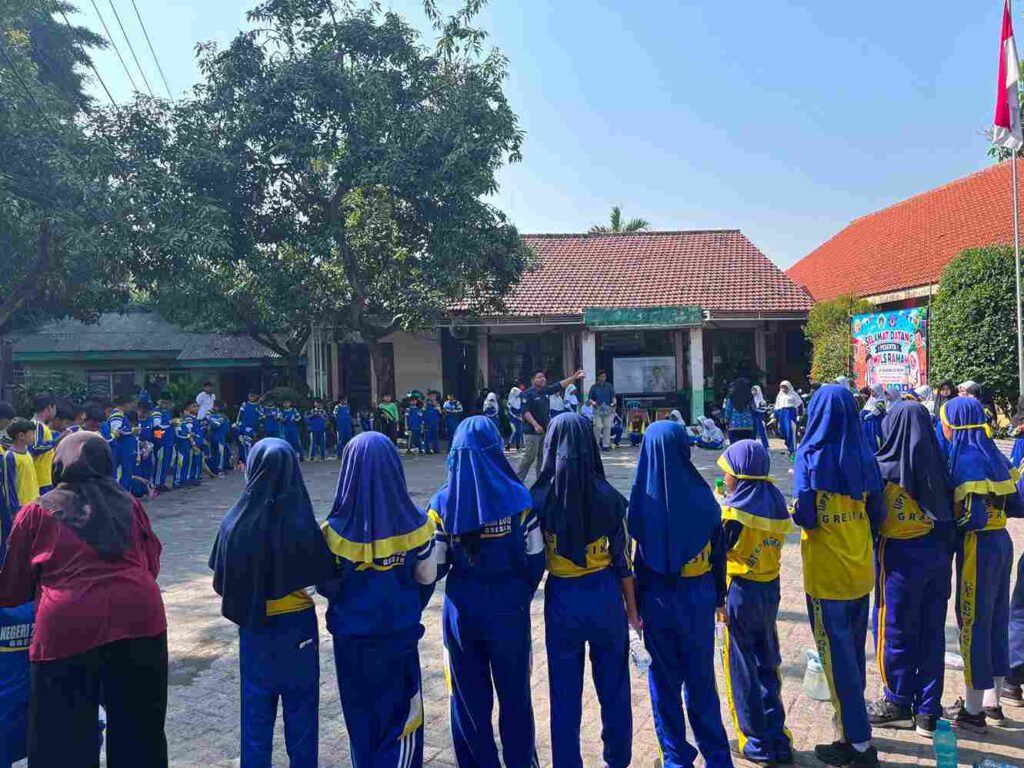 Mahasiswa KKN UMSURA dan FKG Edukasi Kesehatan Gigi bagi 107 Siswa SDN UPT 239 Gresik
