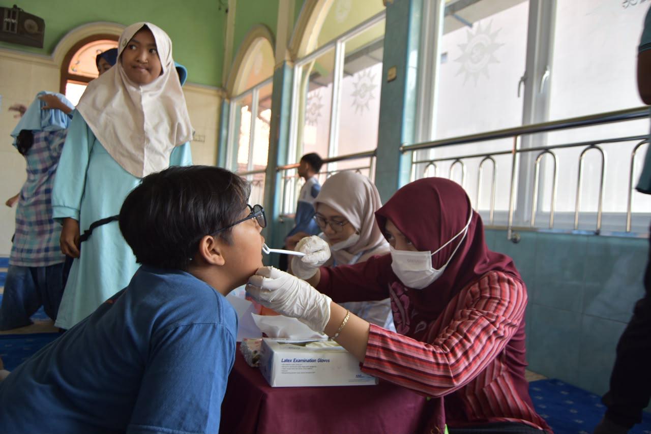  KKN Kelompok 30 UMSurabaya dan Pengmas FKG UMSurabaya Gelar Penyuluhan Kesehatan di SD Muhammadiyah Menganti 1