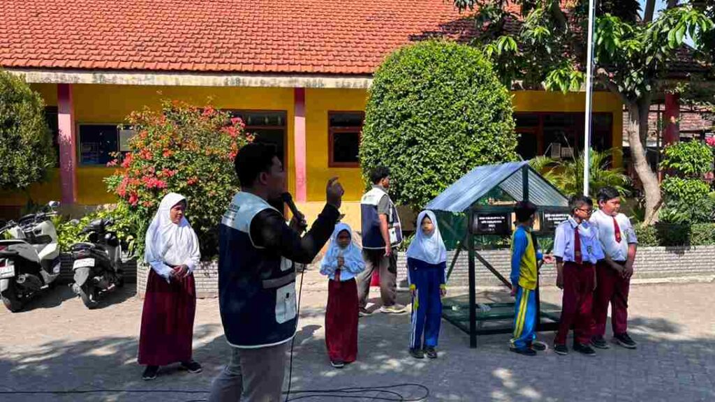 Mahasiswa KKN Kelompok 30 Umsura Gelar Program Bank Sampah di SDN UPT 239 Sidowungu
