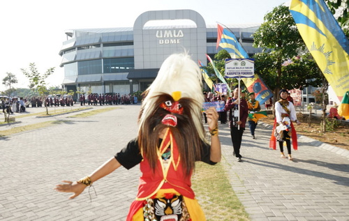 Penampilan tim defile Ponorogo dalam Fashmu Jatim 2026. (ist)