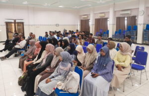 Para mahasiswa yang akan bertugas input data penilaian. (furqon)
