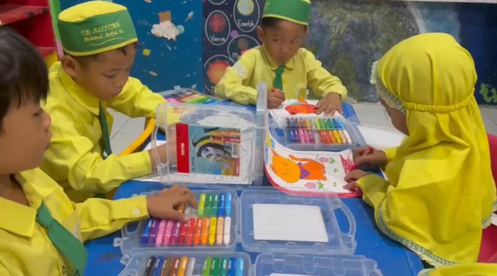 Mahasiswa KKN Umsura Gelar Festival Anak Sidowungu, Asah Kreativitas Siswa TK ABA 41 Gresik
