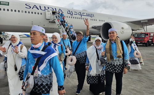 Ilustrasi jemaah haji mendarat di bandara. Daftar jemaah haji Tahun 2027 segera diumumkan lebih awal. (ist)