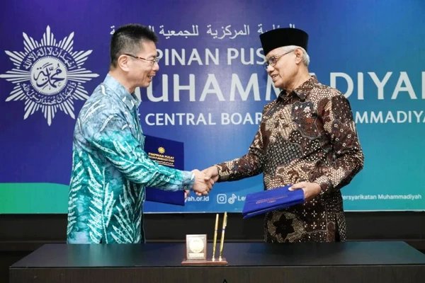 Haedar Nahsir bersama President of Kaikoukai Healthcare Corporation, Tetsuya Yamada. (ist)