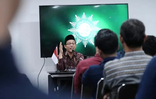 Ustaz Rofiq Muzakir, dalam Pengajian Karyawan PP Muhammadiyah. (ist)