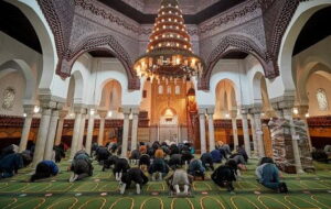 Selain untuk salat, juga disediakan ruang untuk berteduh dan beristirahat. (ist)