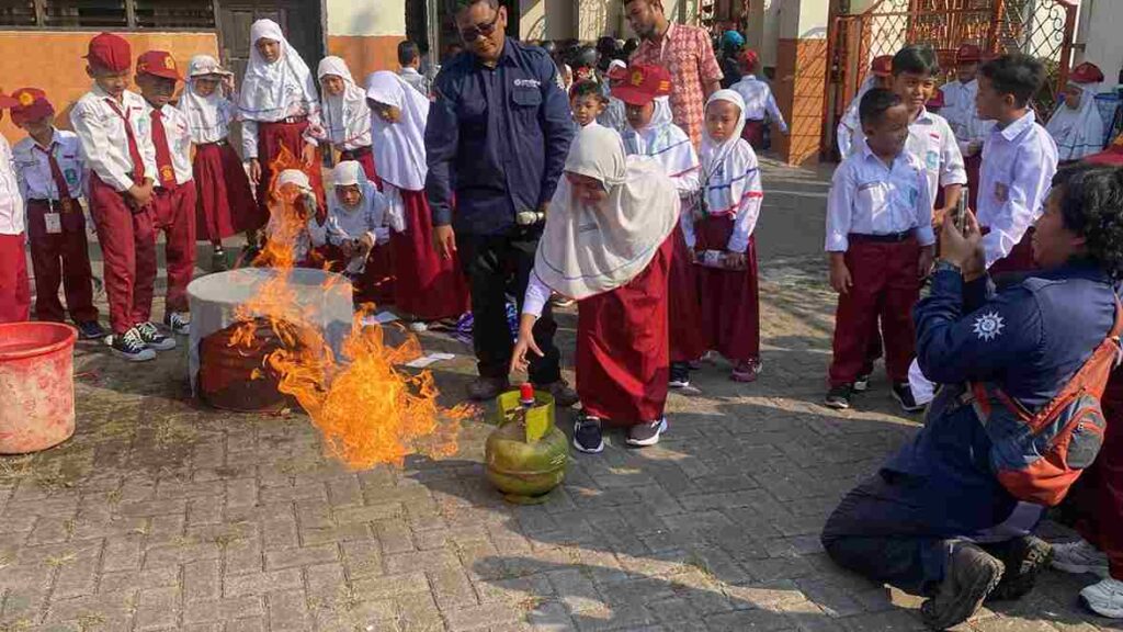 MDMC Latih Siaga Bencana Siswa SD Muhammadiyah 24 Gajahan Surakarta