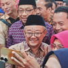 Langkah Pak Menteri “Tersendat” di Tengah Sorotan Kamera para Guru