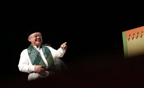 Abdul Mu'ti saat naik panggung lenong. (ist)