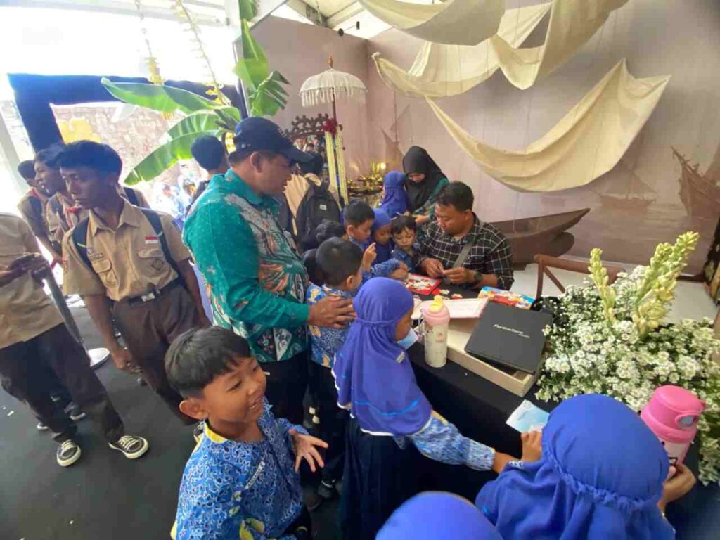 Siswa SD Muhammadiyah 24 Gajahan Surakarta Belajar Sejarah di Museum Keliling
