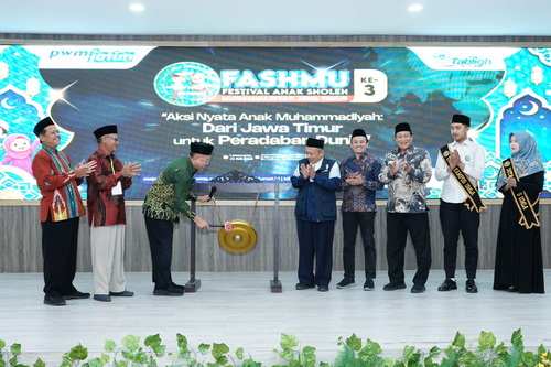 Prof. Dr. dr. Sukadiono, M.Kes., saat membuka Fashmu 3 tahun 2026 di kampus UMLA.