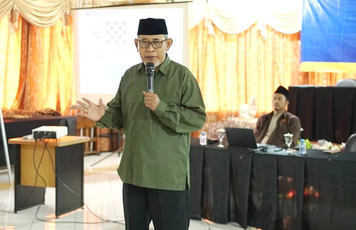 Nadjih Ihsan, M.Ag. saat memberikan materi dalam Baitul Arqam tendik Umsida. (ist)