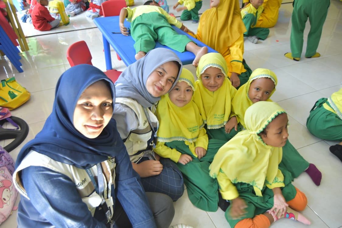 Mahasiswa KKN UMSURA Edukasi Kesehatan Gigi dan Pemeriksaan Antropometri bagi 94 Anak TK dan ABA