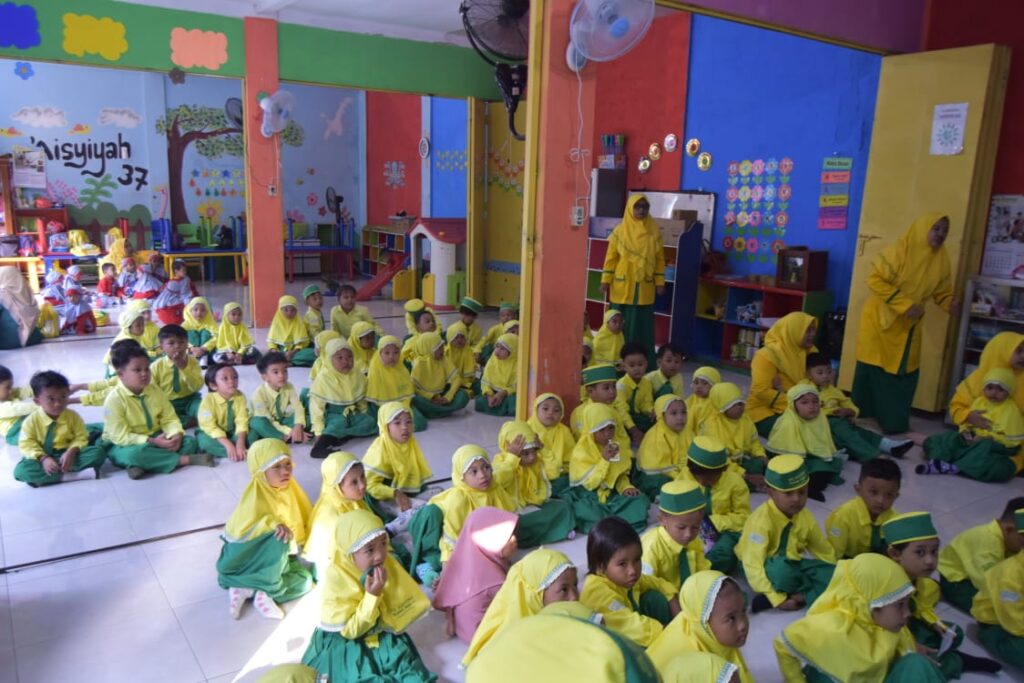Mahasiswa KKN UMSURA Edukasi Kesehatan Gigi dan Pemeriksaan Antropometri bagi 94 Anak TK dan ABA