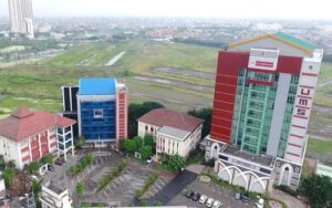 Universitas Muhammadiyah Surabaya.