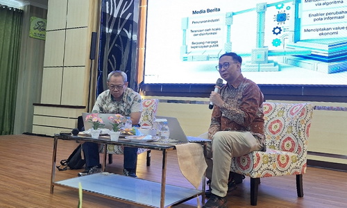 Ambang Priyonggo, anggota KTP2JB, saat menjadi pemateri dalam acara Jambore Media Afiliasi Muhammadiyah #3. (ist)