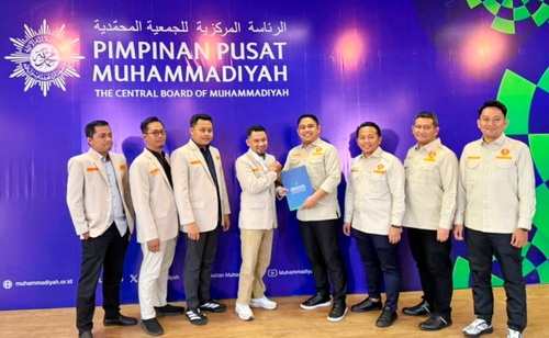 Penyerahan SK penunjukan Jawa Timur jadi tuan rumah Muktamar Pemuda Muhammadiyah. (ist)