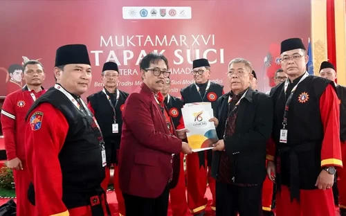 Afnan Hadikusumo (kiri) Kembali Pimpin PP Tapak Suci 2026–2031. (sm)