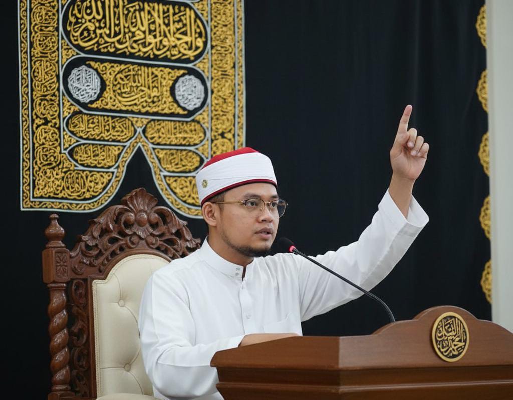 Seporsi Adab Sebelum Sepotong Dalil