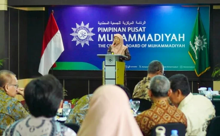 Ketua Umum Pimpinan Pusat (PP) ‘Aisyiyah, Salmah Orbayinah, dalam acara Pentasyarufan Beasiswa Kader Muhammadiyah 2026. (ist)