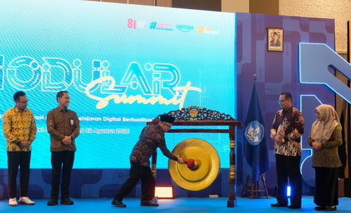 Wamendikdasmen Atip Latipulhayat membuka puncak program MODULAR Summit 2026. (ist)